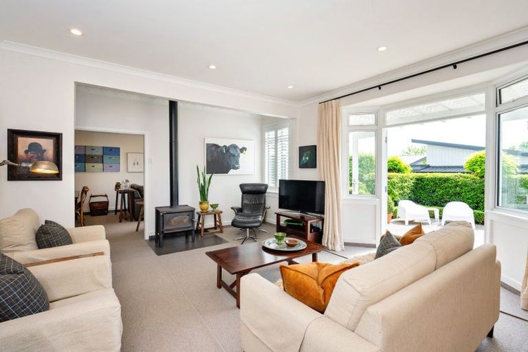 Photo of property in 2 Busby Hill, Havelock North, 4130