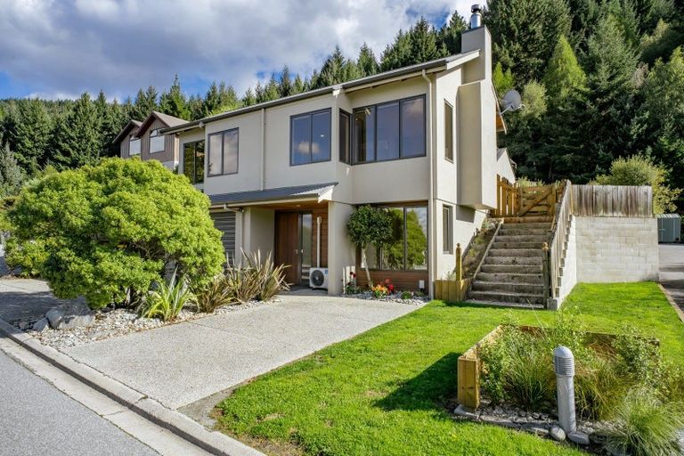 Photo of property in 13 Goldleaf Hill, Queenstown, 9300