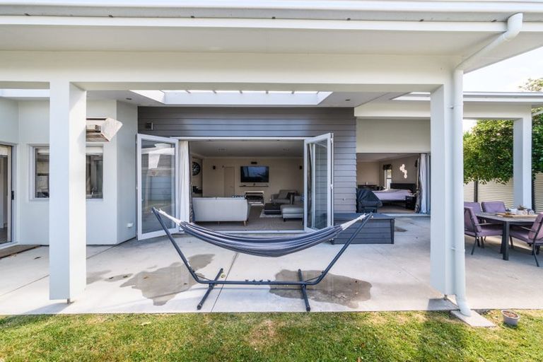 Photo of property in 1 Tennyson Avenue, Kelvin Grove, Palmerston North, 4414