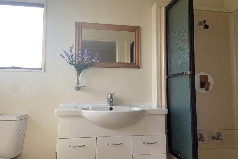 Photo of property in 40 Spence Road, Henderson, Auckland, 0612