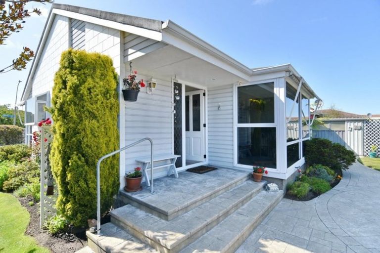 Photo of property in 22 Prestons Road, Redwood, Christchurch, 8051