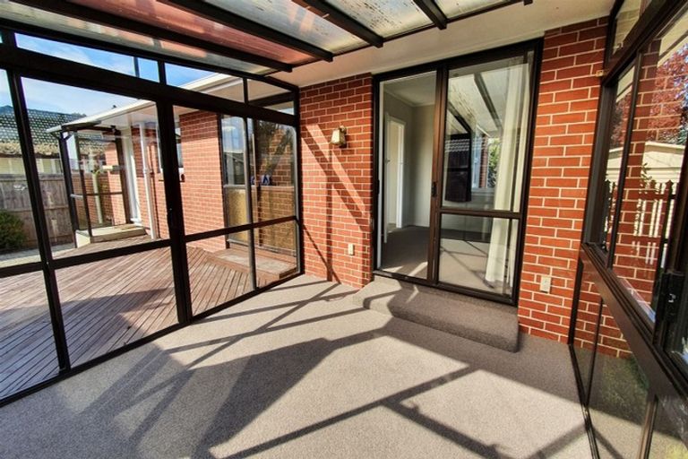 Photo of property in 1/44 Pinehurst Crescent, Russley, Christchurch, 8042