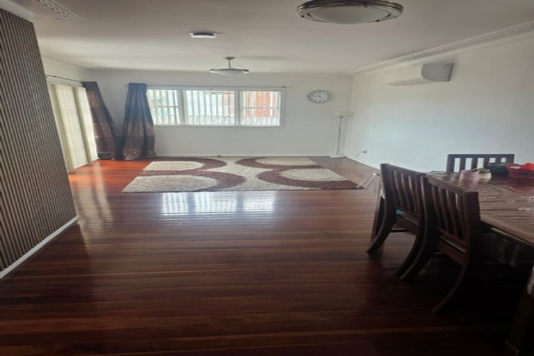 Photo of property in 20 Harrington Road, Henderson, Auckland, 0610