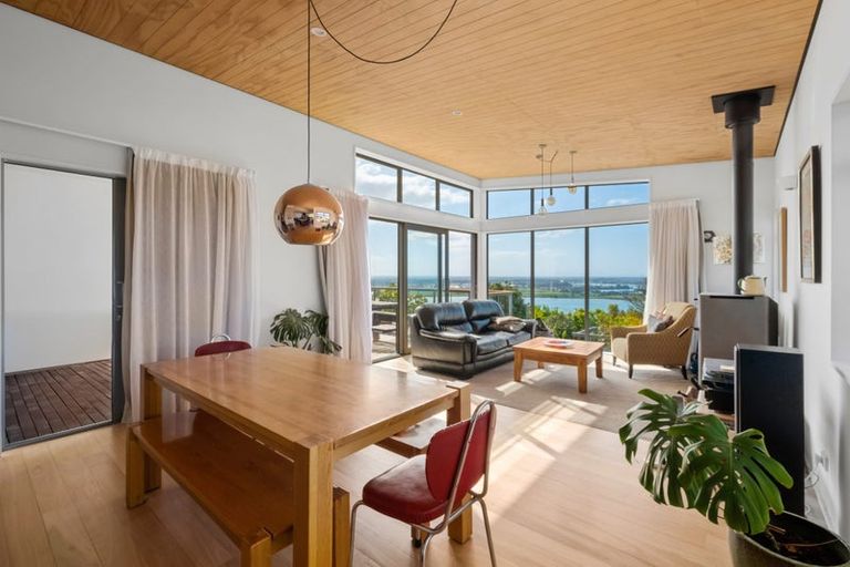 Photo of property in 33 Marama Crescent, Mount Pleasant, Christchurch, 8081