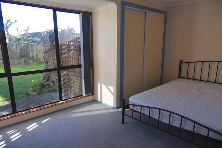 Photo of property in 2 Resolution Place, Bryndwr, Christchurch, 8053