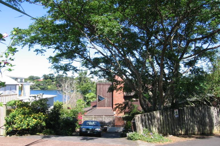 Photo of property in 35 Sylvan Park Avenue, Milford, Auckland, 0620