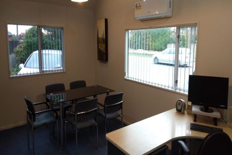 Photo of property in 389 Yaldhurst Road, Russley, Christchurch, 8042