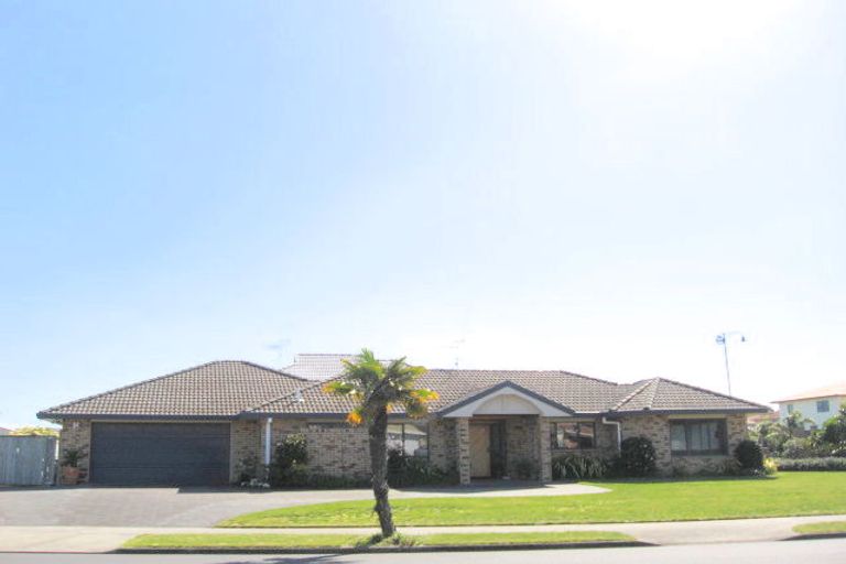 Photo of property in 16 Palm Beach Boulevard, Papamoa Beach, Papamoa, 3118