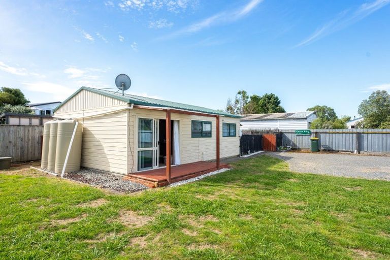 Photo of property in 6 Mavis Avenue, Waikawa Beach, Levin, 5573