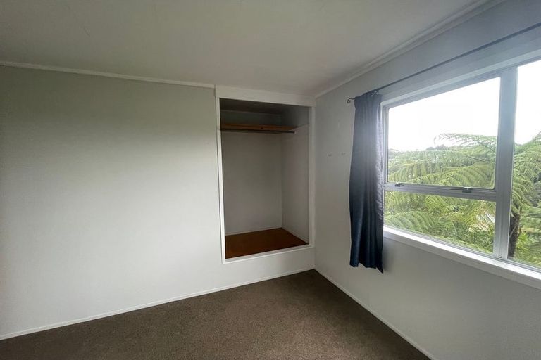 Photo of property in 30b Cheltenham Terrace, Newlands, Wellington, 6037