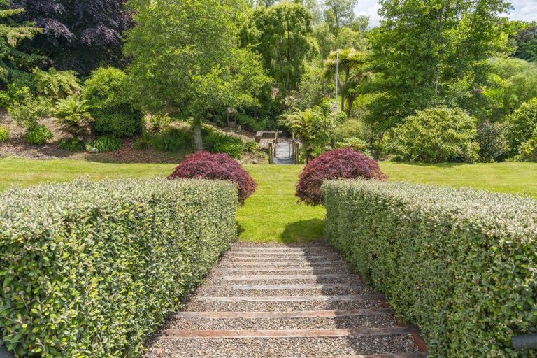 Photo of property in 6 Cameron Drive, Acacia Bay, Taupo, 3385