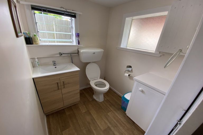 Photo of property in 49a Woodglen Road, Glen Eden, Auckland, 0602