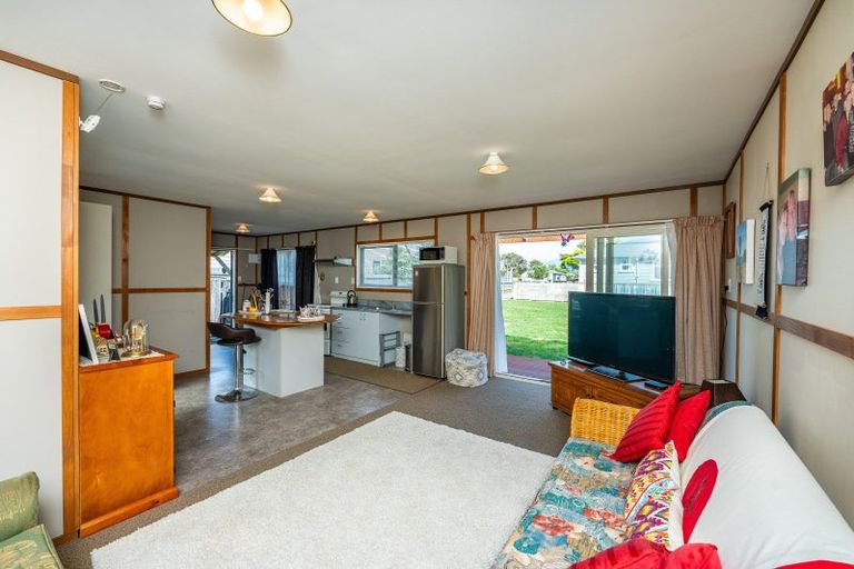 Photo of property in 6 Mavis Avenue, Waikawa Beach, Levin, 5573