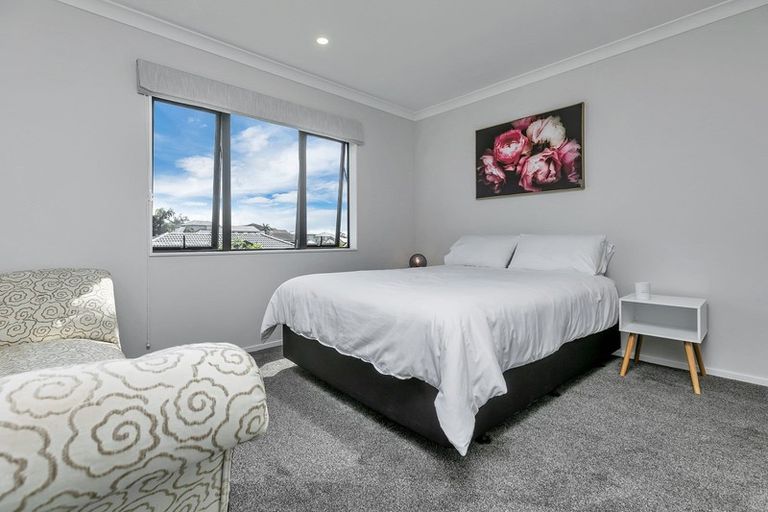 Photo of property in 29 Bernleigh Terrace, West Harbour, Auckland, 0618