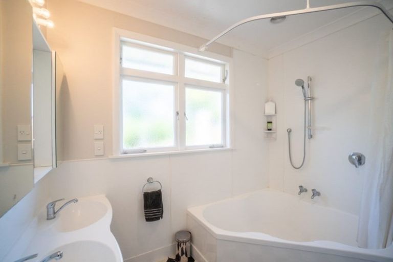 Photo of property in 36 Churchill Avenue, Hokowhitu, Palmerston North, 4410