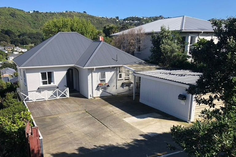 Photo of property in 28 Melbourne Road, Island Bay, Wellington, 6023