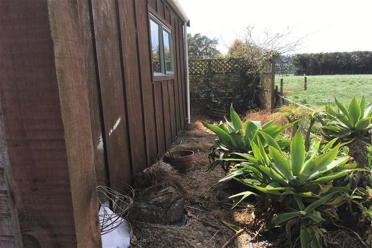 Photo of property in 1373 Devon Road, Brixton, Waitara, 4382