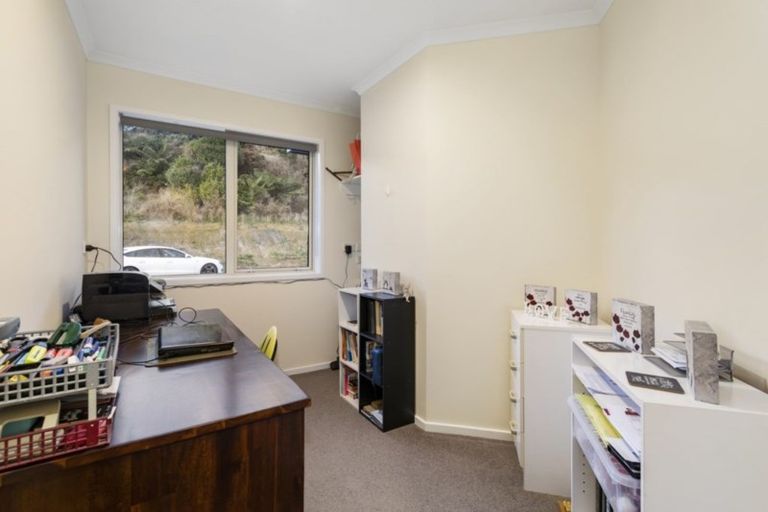 Photo of property in 103 Stratton Street, Normandale, Lower Hutt, 5010