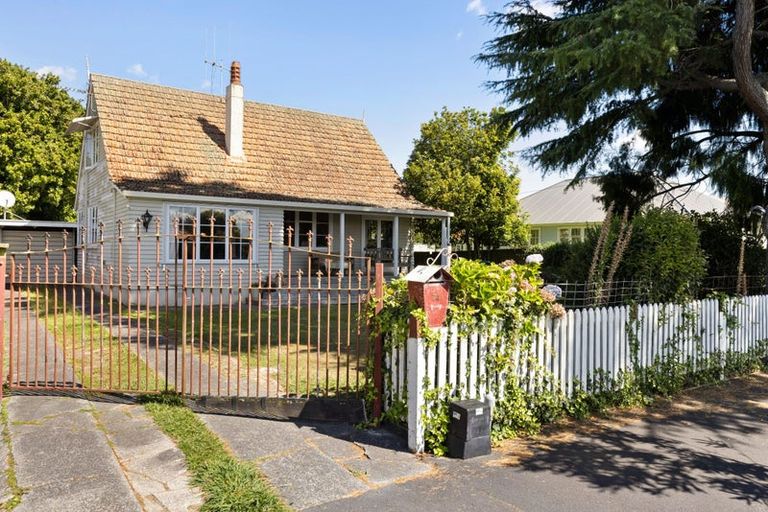 Photo of property in 74 Alfred Street, Fairfield, Hamilton, 3214