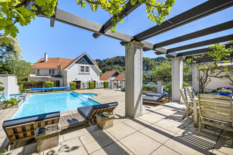 Photo of property in 60 Cheviot Road, Lowry Bay, Lower Hutt, 5013