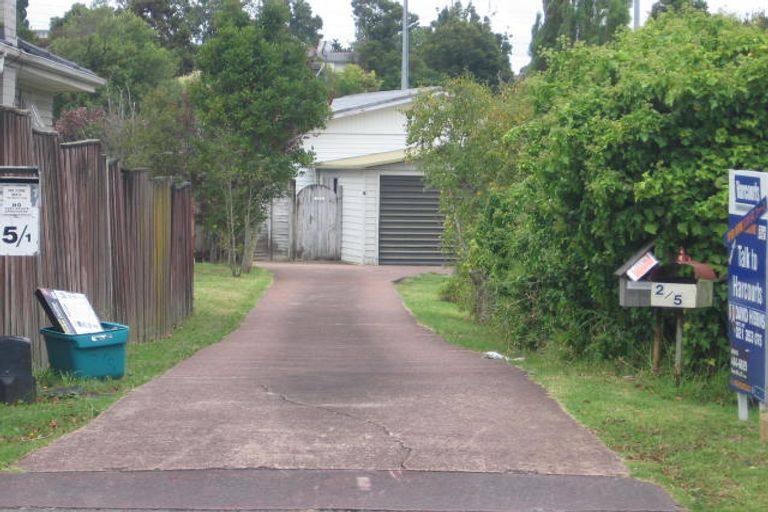 Photo of property in 1/5 Chartwell Avenue, Glenfield, Auckland, 0629