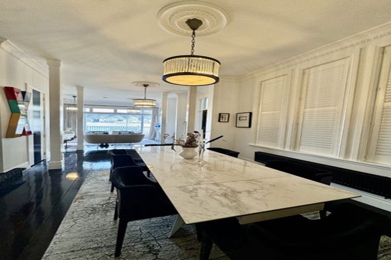 Photo of property in 322 Oriental Parade, Oriental Bay, Wellington, 6011