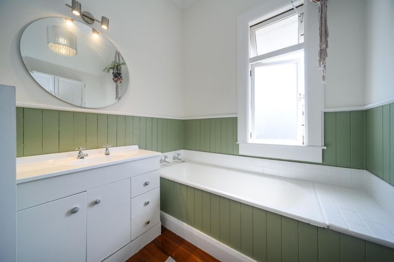 Photo of property in 41 Shamrock Street, Takaro, Palmerston North, 4412