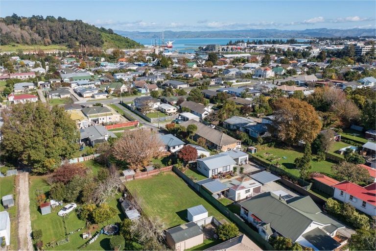 Photo of property in 19 Iranui Road, Inner Kaiti, Gisborne, 4010