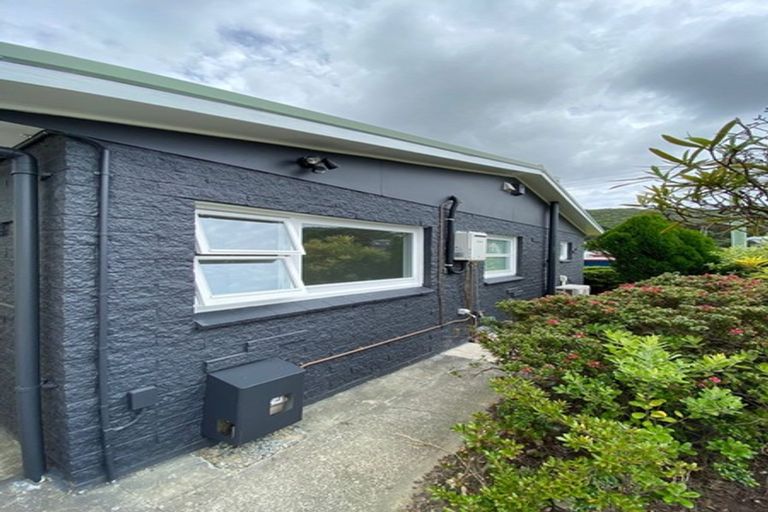 Photo of property in 1/17 The Parade, Island Bay, Wellington, 6023