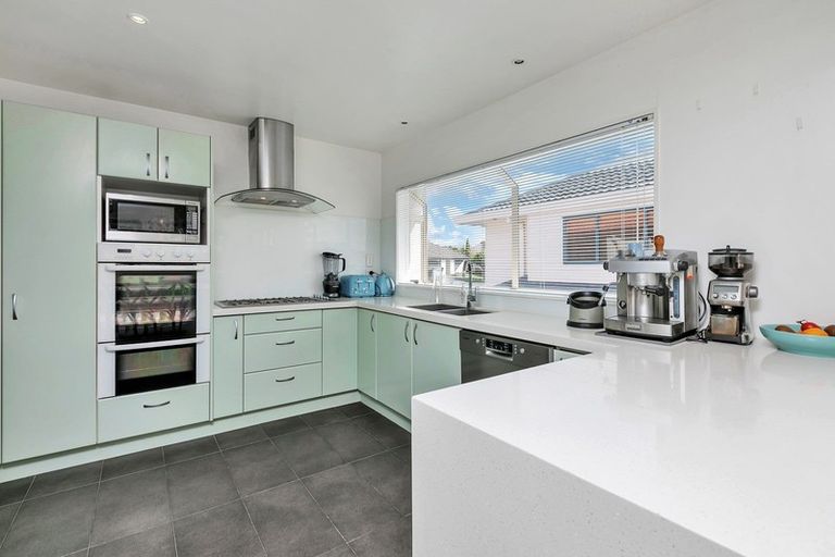 Photo of property in 3 Bridgehead Cove, West Harbour, Auckland, 0618