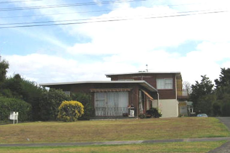 Photo of property in 2/300 East Coast Road, Forrest Hill, Auckland, 0620