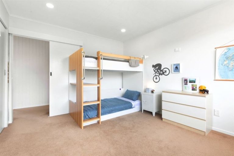 Photo of property in 20 Oak Avenue, Paremata, Porirua, 5024