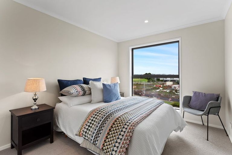 Photo of property in 10/2 Rangitamiro Place, Hobsonville, Auckland, 0616