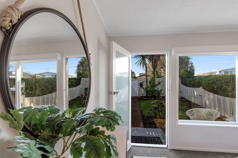 Photo of property in 2/67 Vauxhall Road, Devonport, Auckland, 0624