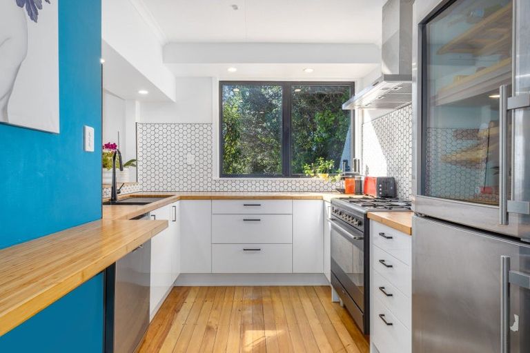 Photo of property in 5 Roys Road, Plimmerton, Porirua, 5026