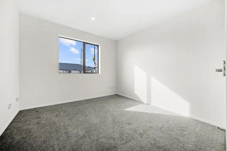 Photo of property in 12 Rorotu Avenue, Karaka, Papakura, 2113