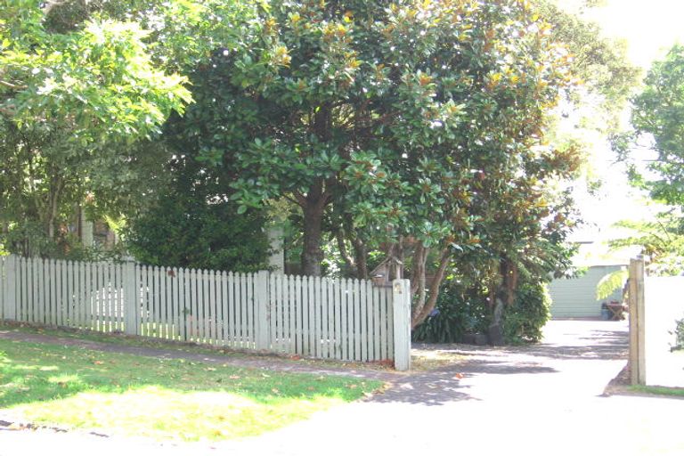 Photo of property in 3 Marie Avenue, Hillsborough, Auckland, 1042
