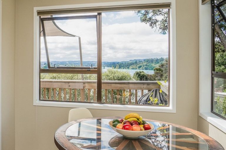 Photo of property in 2/35 Dakota Avenue, Beach Haven, Auckland, 0626