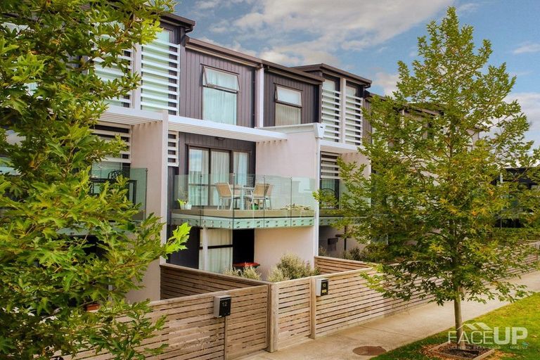 Photo of property in 10 Carder Court, Hobsonville, Auckland, 0618