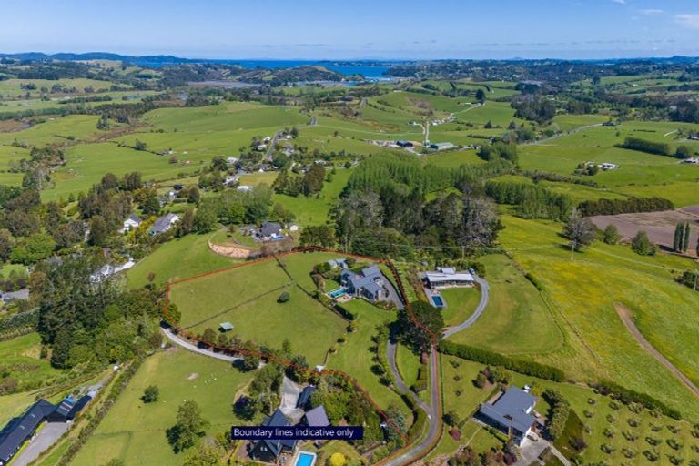 Photo of property in 11 Tamahunga Drive, Matakana, Warkworth, 0985