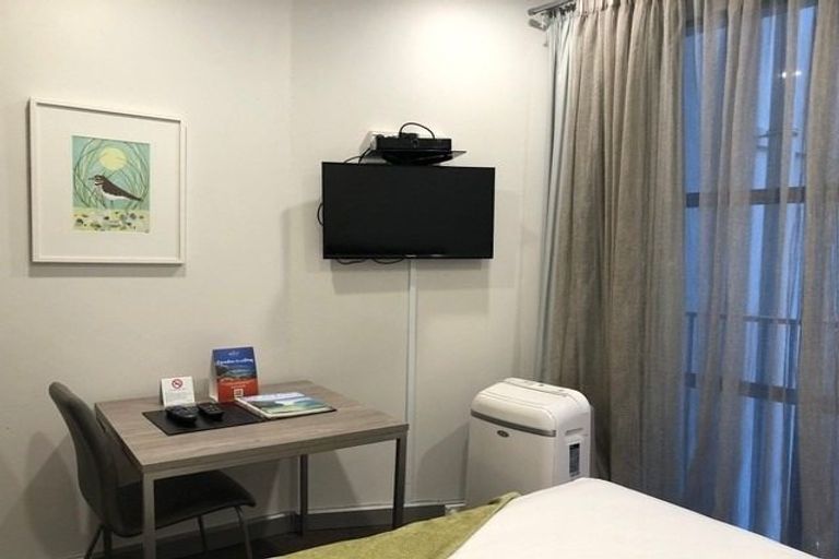 Photo of property in Atrium Towers, 5j/154 The Terrace, Wellington Central, Wellington, 6011