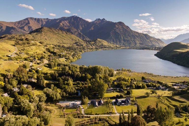 Photo of property in 33 Central Park Avenue, Lake Hayes, Queenstown, 9371