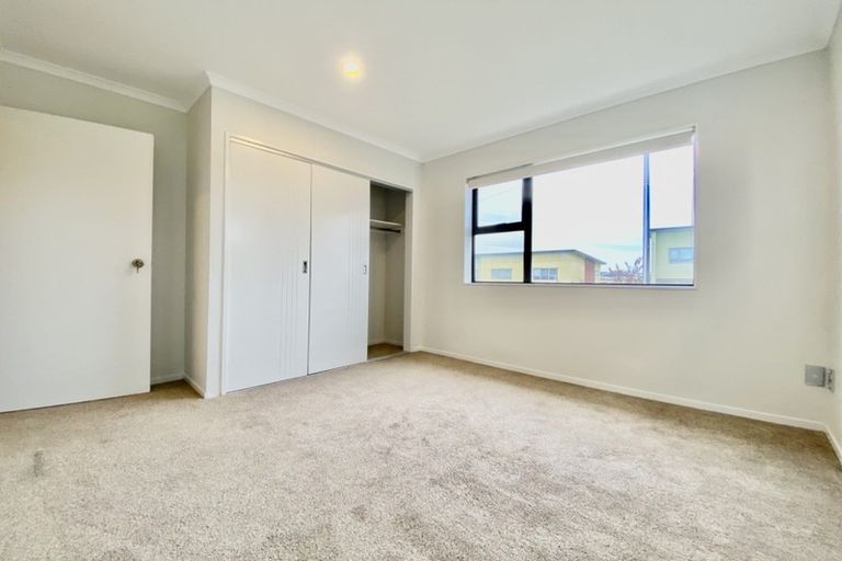 Photo of property in 14 Ray Small Drive, Papakura, 2110