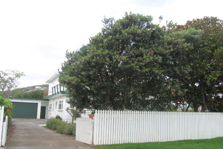 Photo of property in 52 Oxford Street, Tawa, Wellington, 5028