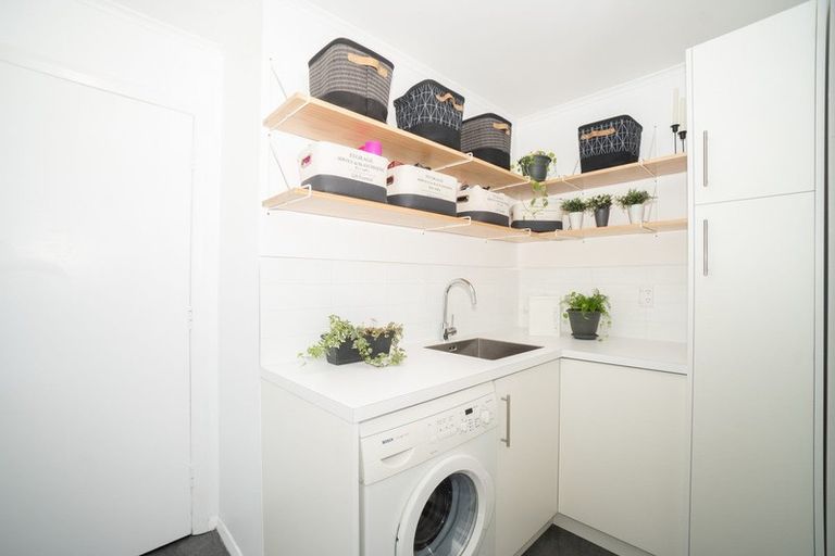 Photo of property in 24 Fraser Court, Roslyn, Palmerston North, 4414