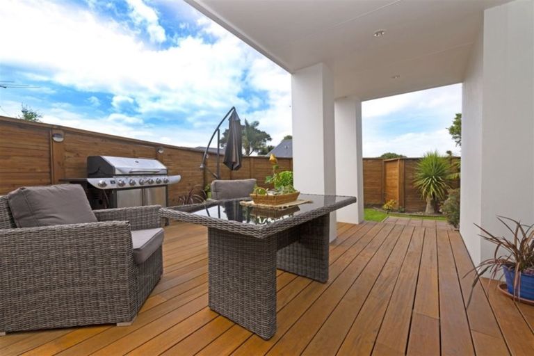 Photo of property in 108b Mcleod Road, Te Atatu South, Auckland, 0610