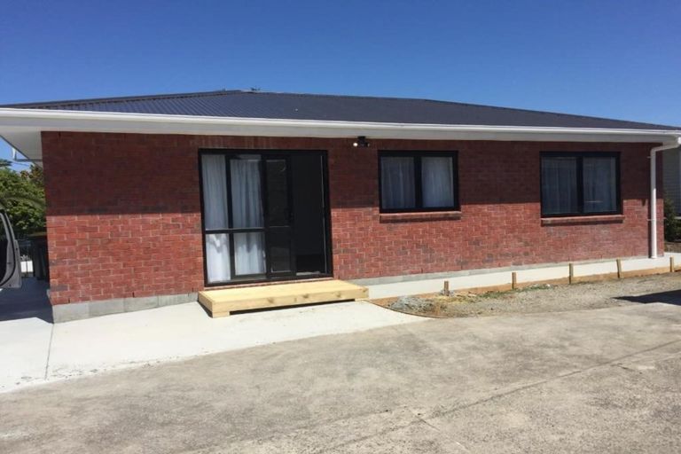 Photo of property in 68 Hobsonville Road, West Harbour, Auckland, 0618