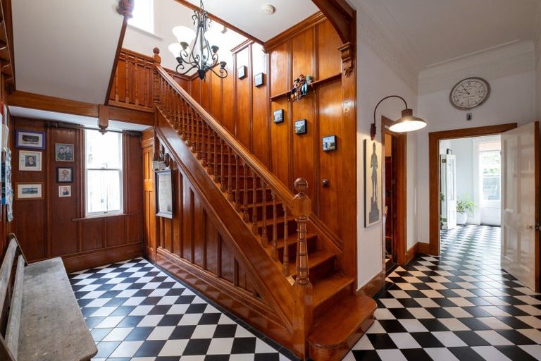 Photo of property in 27 Fitzroy Road, Bluff Hill, Napier, 4110