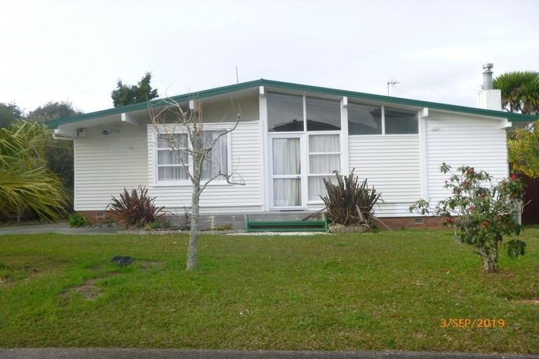 Photo of property in 16 Grimshaw Place, Henderson, Auckland, 0612