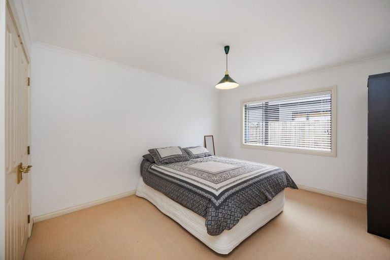 Photo of property in 27 Royal Oak Drive, Kelvin Grove, Palmerston North, 4414